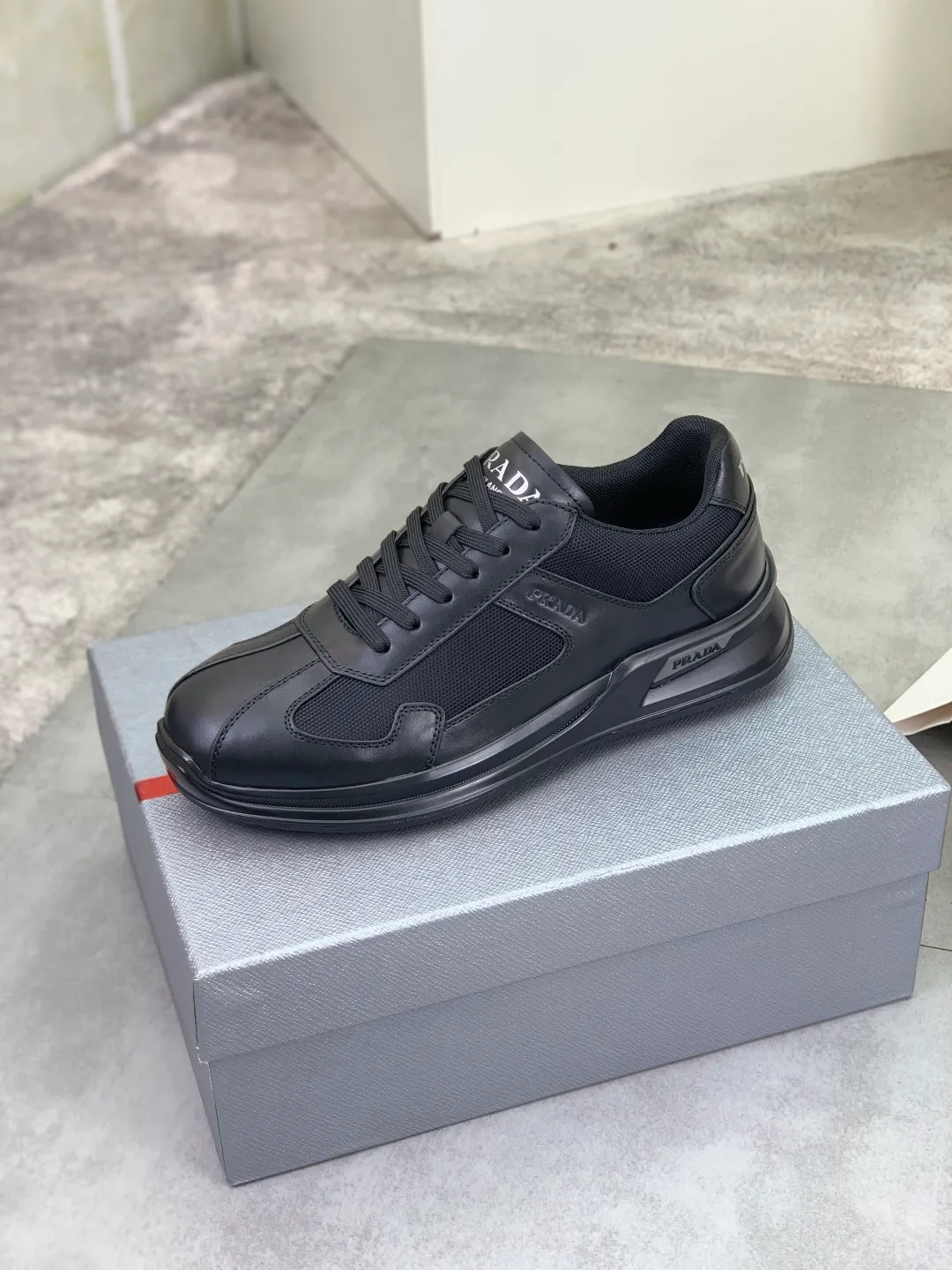 Men's Men's Shoes 💰P600 💰【New Style】 The latest model of high-quality PRADA classic men's shoes has been launched on the official website at a 1:1 replica, synchronized in Hong Kong and on the same catwalk; all made of calfskin➕imported cowhide lining, 🍡🍡original rubber outsole, non-slip and wear-resistant; comfortable on the feet, attractive style, fine workmanship, and simple and neat shoe lasts, highlighting a man's courage and toughness, 👍size 38 to 44 (45 can be customized) black White color🉑️choose
